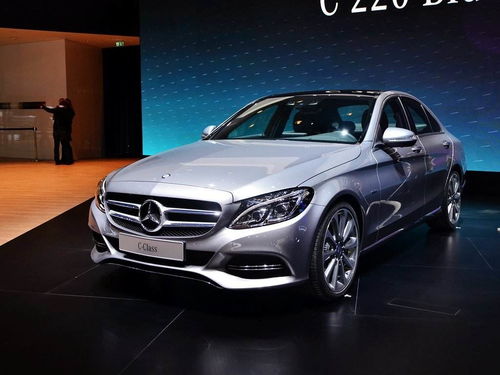 奔驰安全警示 部分进口C级与E级汽车被召回，车主应如何应对？